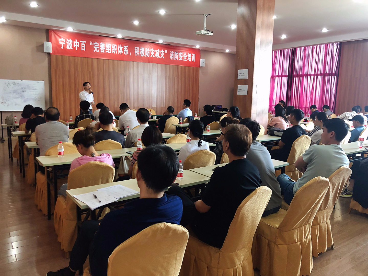 女人被躁的高潮嗷嗷叫