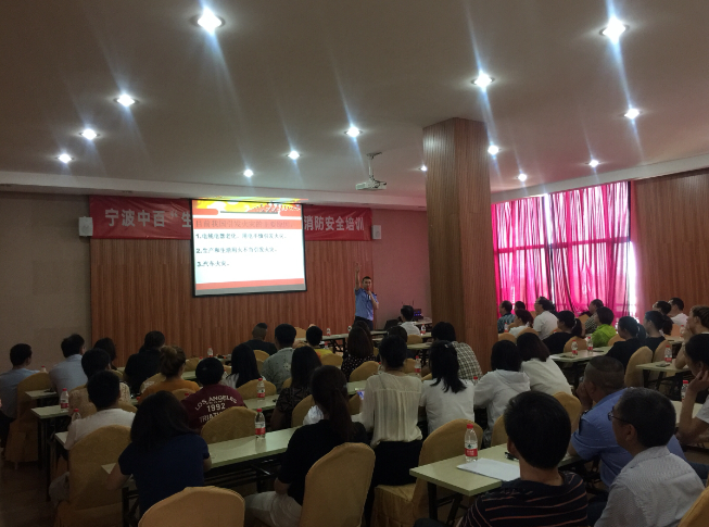 女人被躁的高潮嗷嗷叫