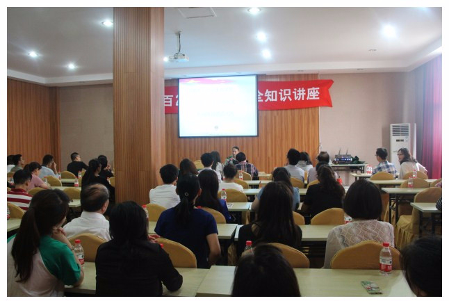 女人被躁的高潮嗷嗷叫