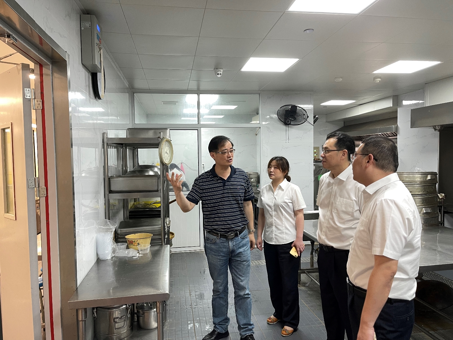 女人被躁的高潮嗷嗷叫