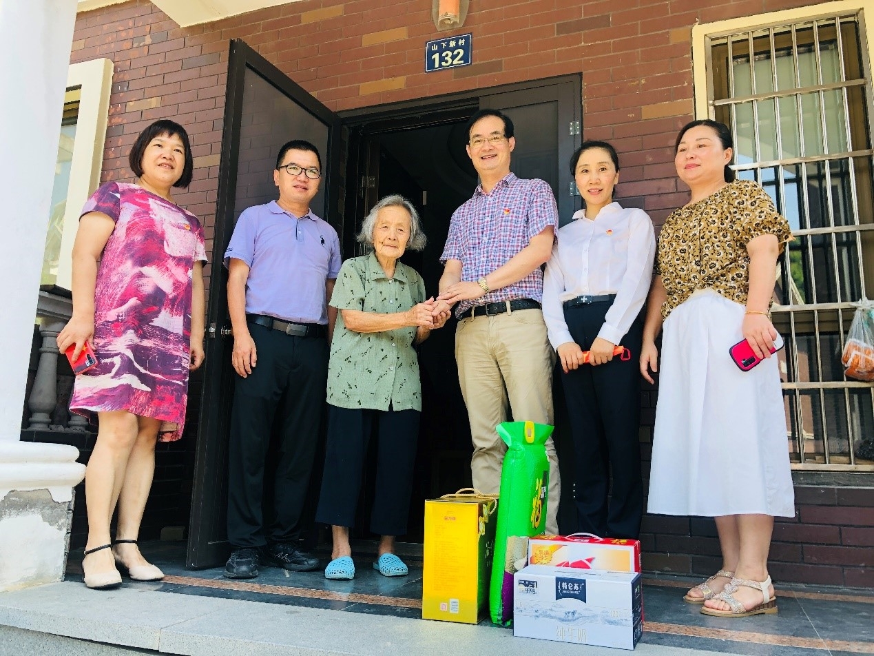 女人被躁的高潮嗷嗷叫