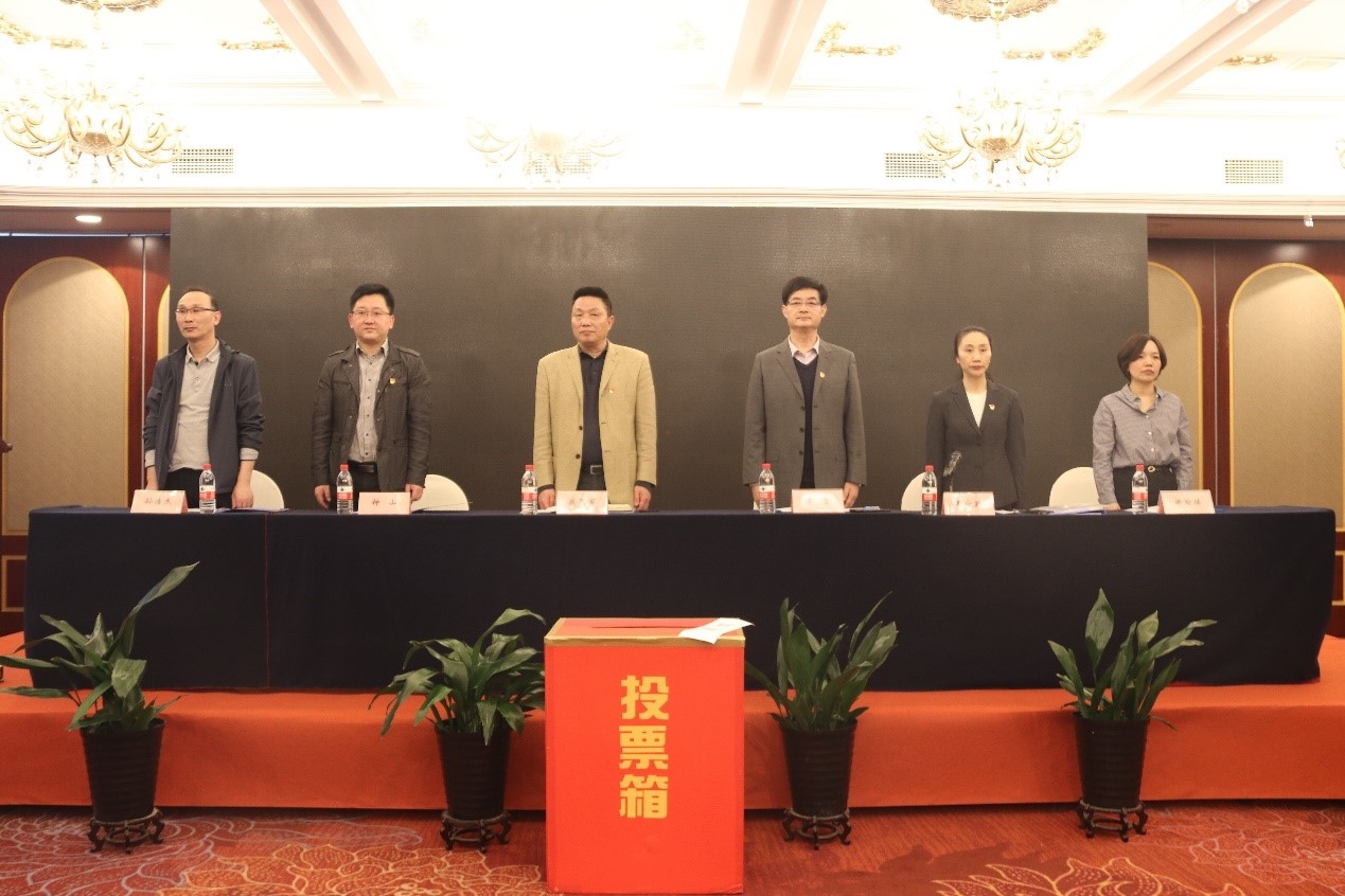 女人被躁的高潮嗷嗷叫