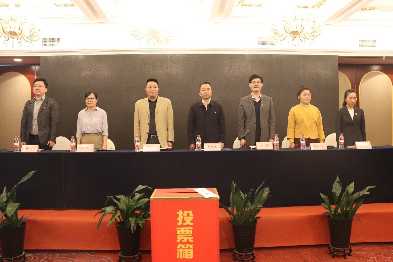 女人被躁的高潮嗷嗷叫