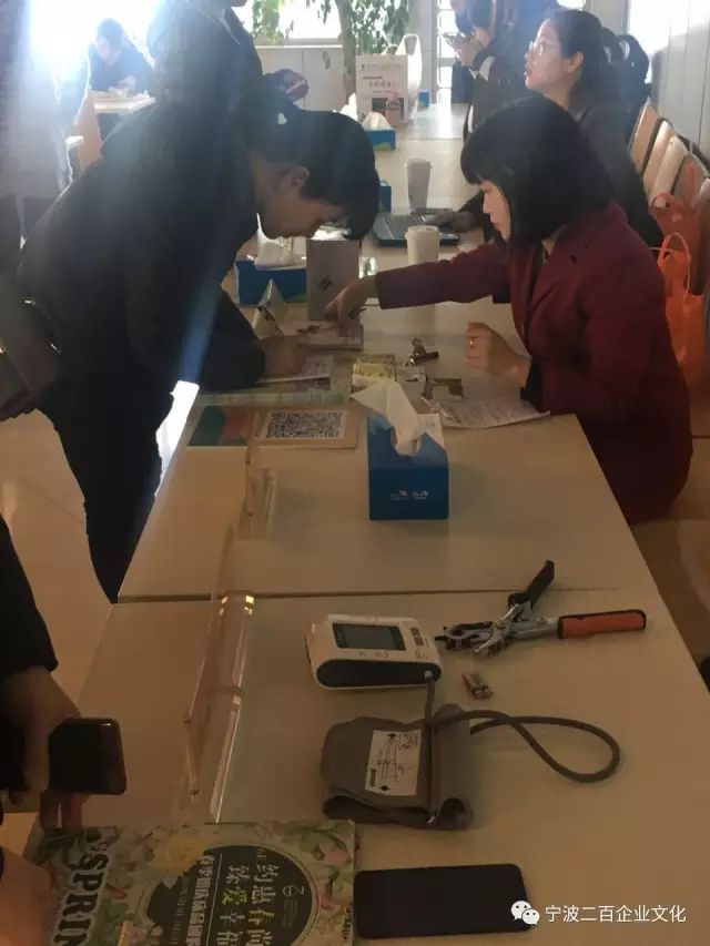 女人被躁的高潮嗷嗷叫