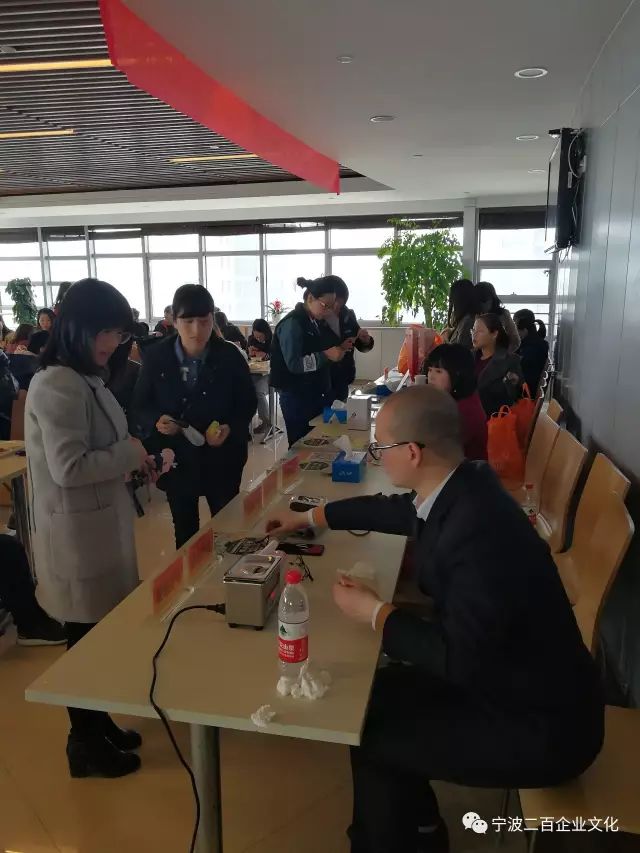 女人被躁的高潮嗷嗷叫