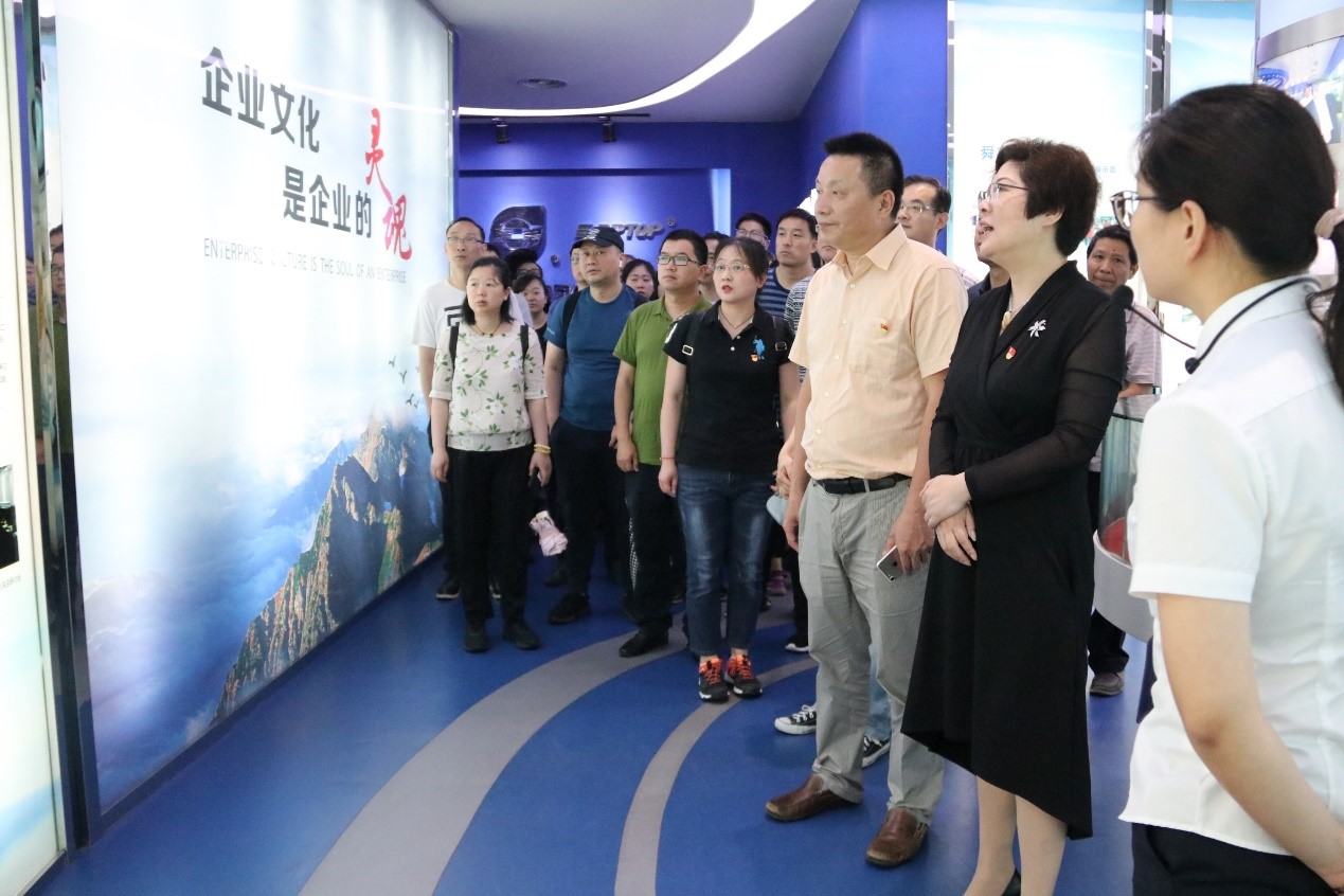 女人被躁的高潮嗷嗷叫