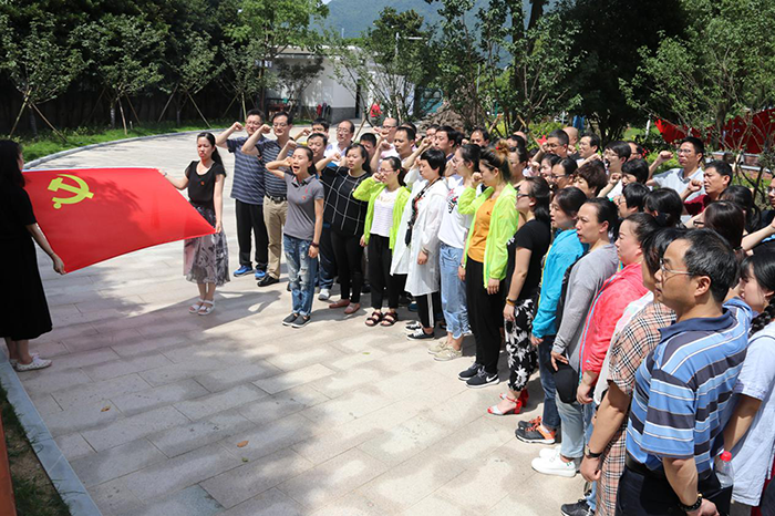 女人被躁的高潮嗷嗷叫