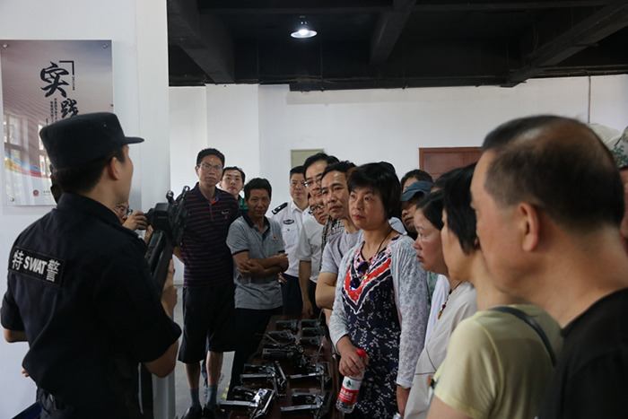 女人被躁的高潮嗷嗷叫