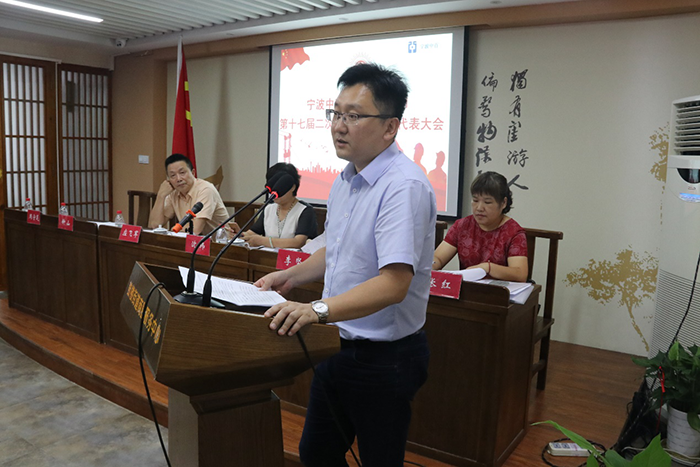 女人被躁的高潮嗷嗷叫