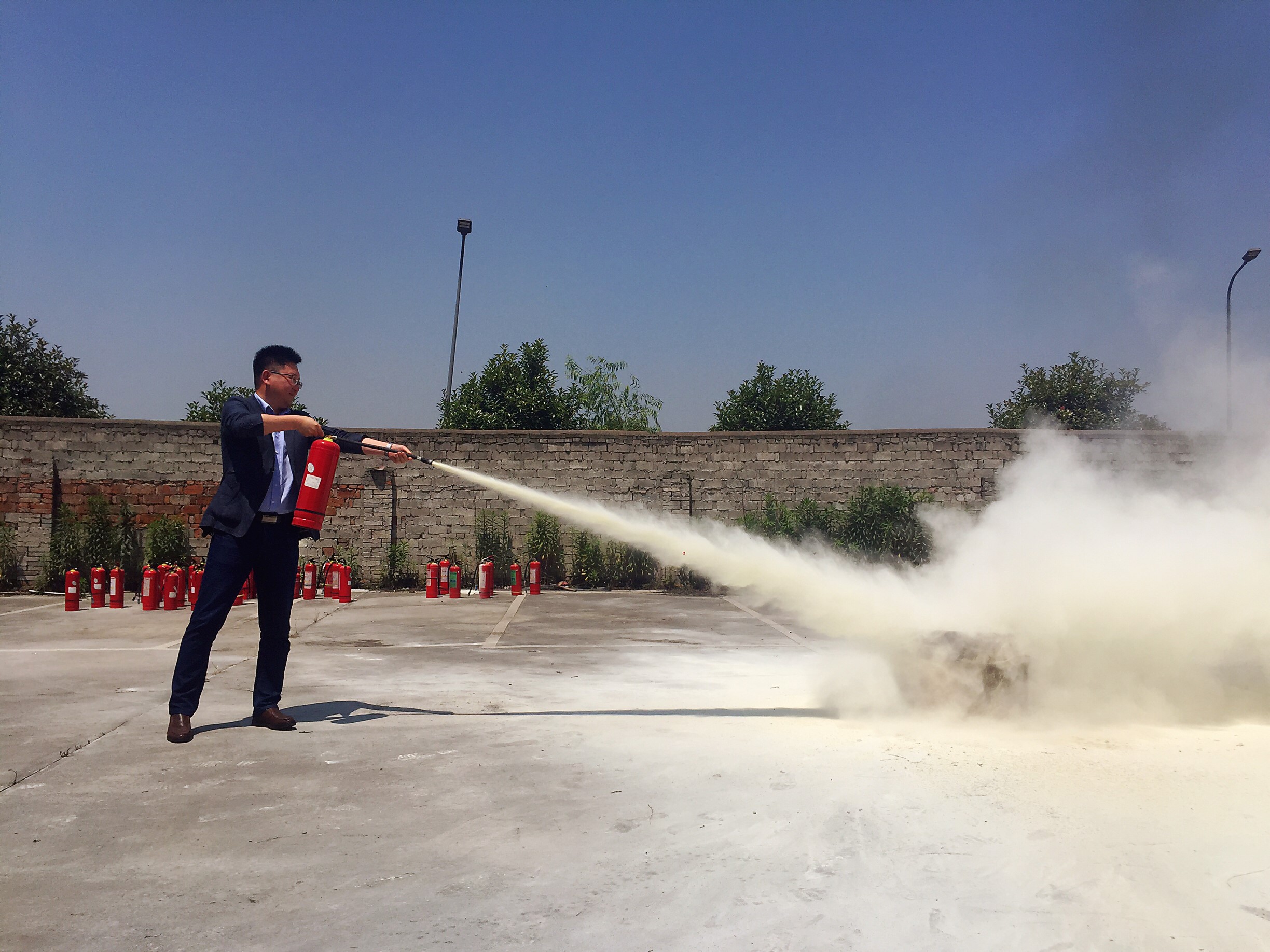 女人被躁的高潮嗷嗷叫