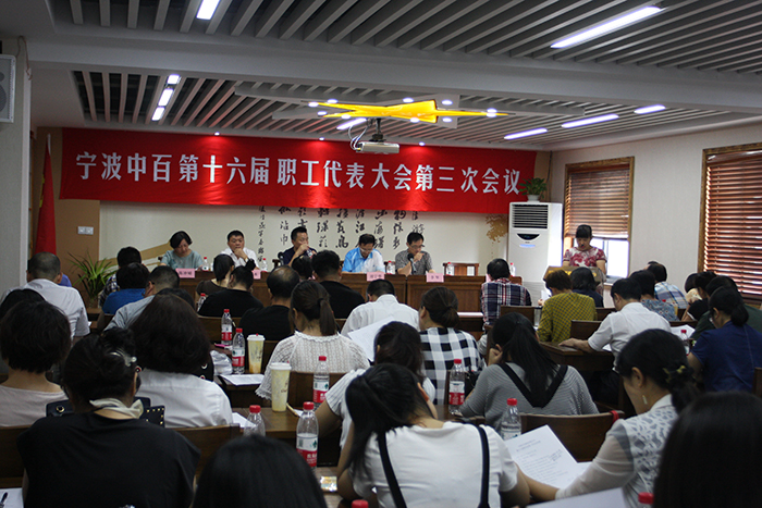 女人被躁的高潮嗷嗷叫