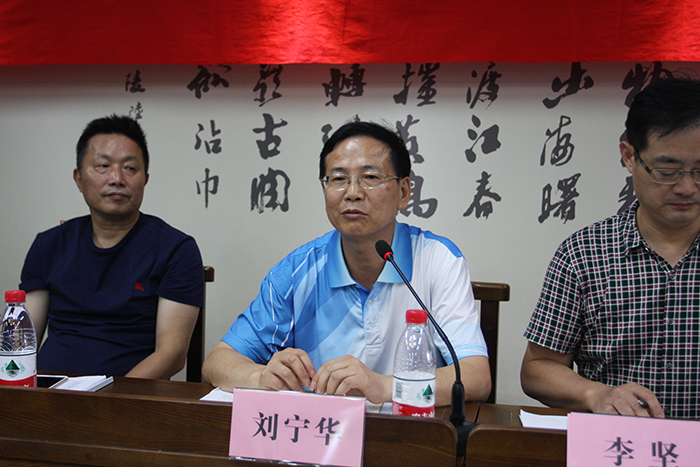 女人被躁的高潮嗷嗷叫