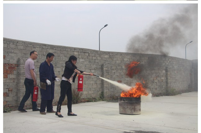 女人被躁的高潮嗷嗷叫