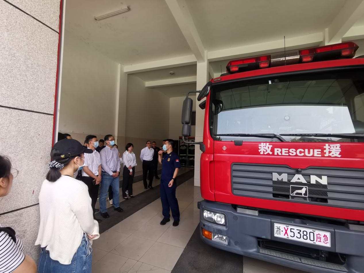 女人被躁的高潮嗷嗷叫