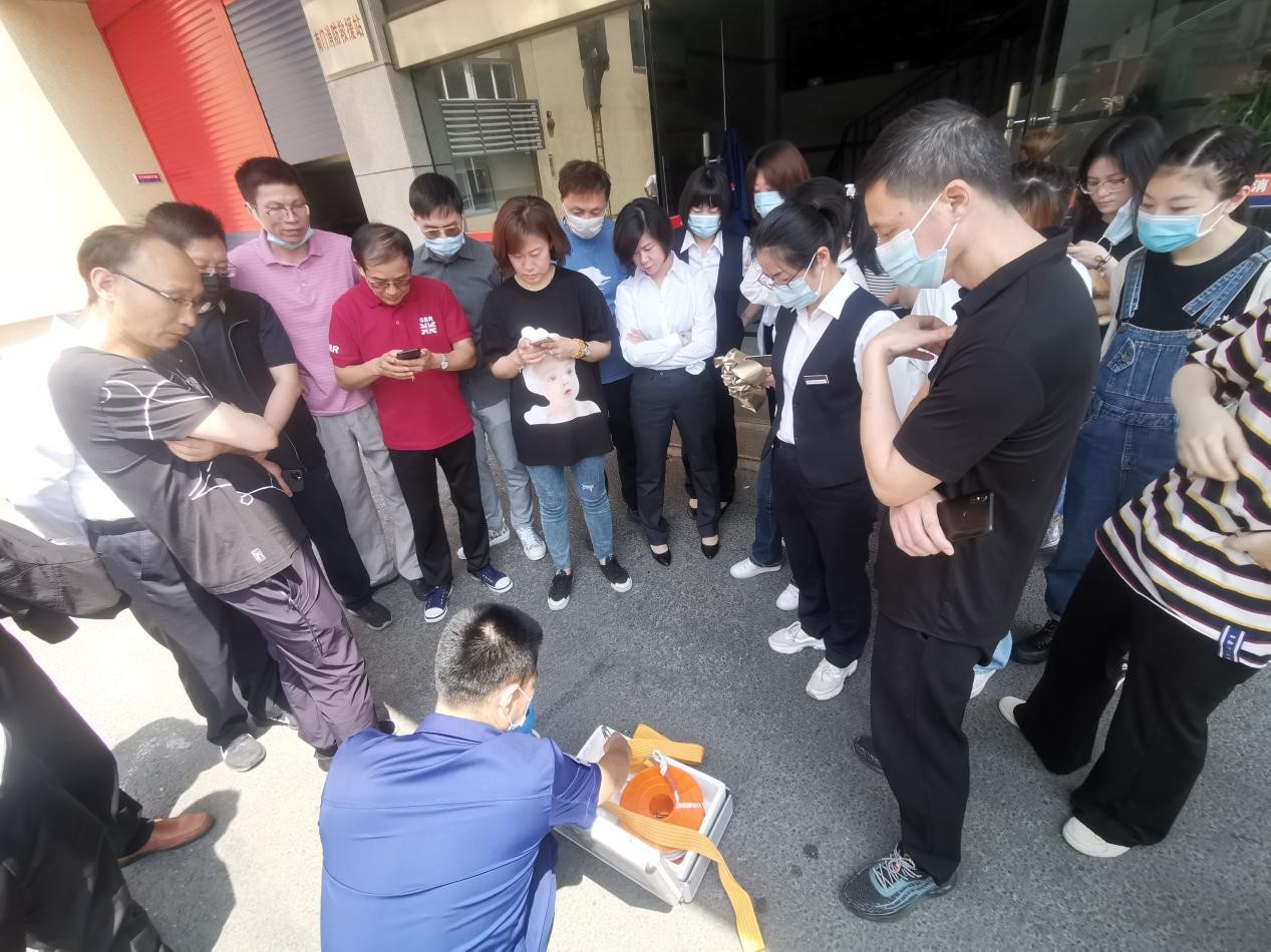 女人被躁的高潮嗷嗷叫