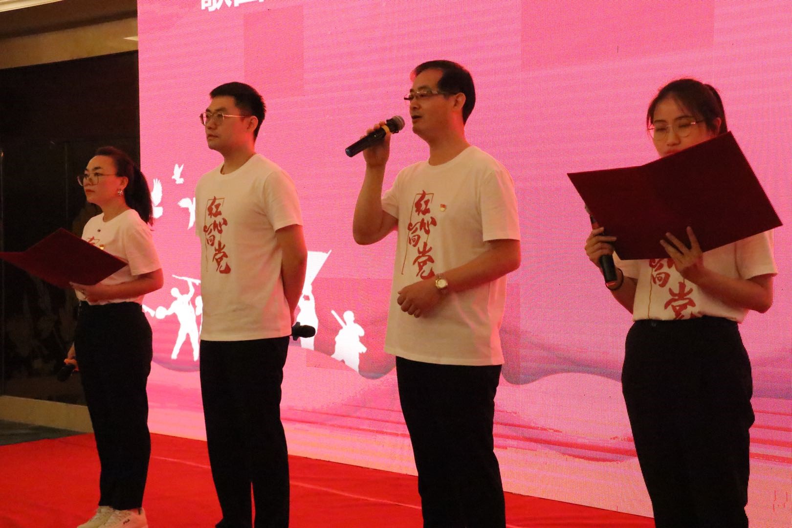 女人被躁的高潮嗷嗷叫