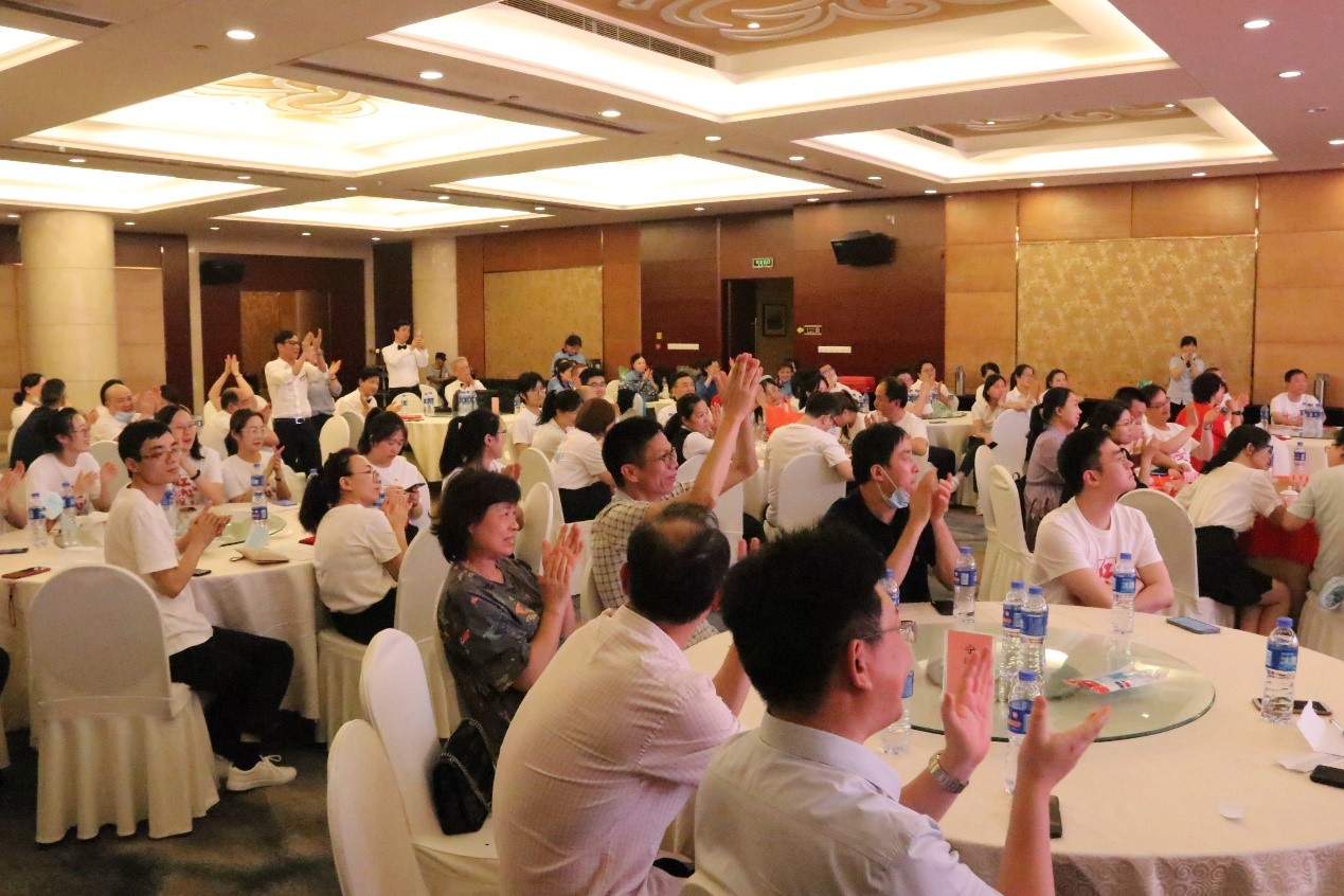 女人被躁的高潮嗷嗷叫