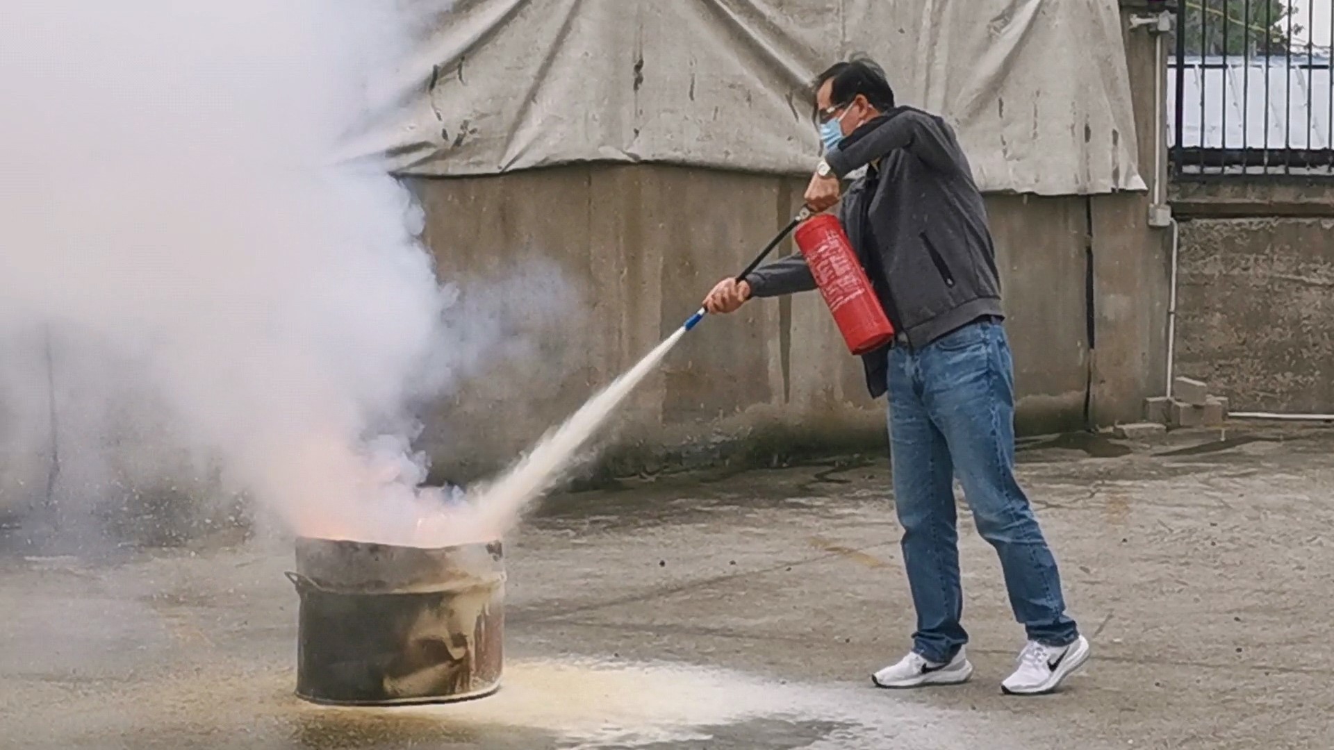 女人被躁的高潮嗷嗷叫