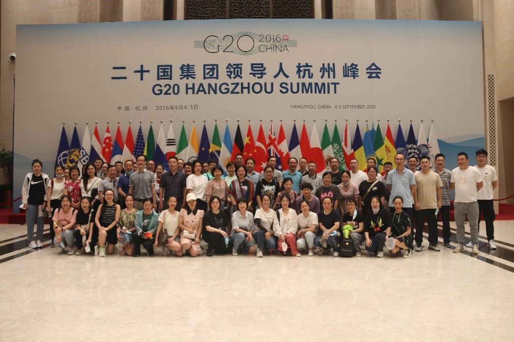 女人被躁的高潮嗷嗷叫