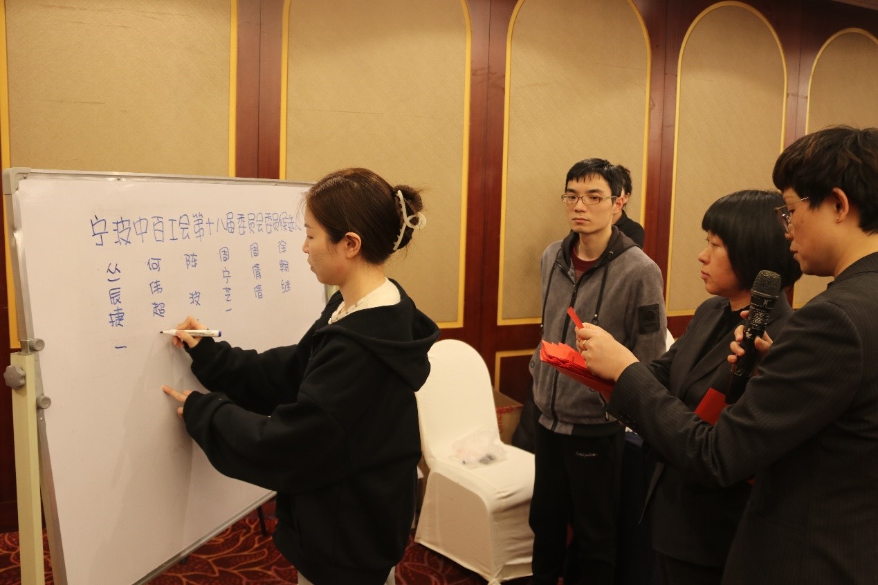 女人被躁的高潮嗷嗷叫