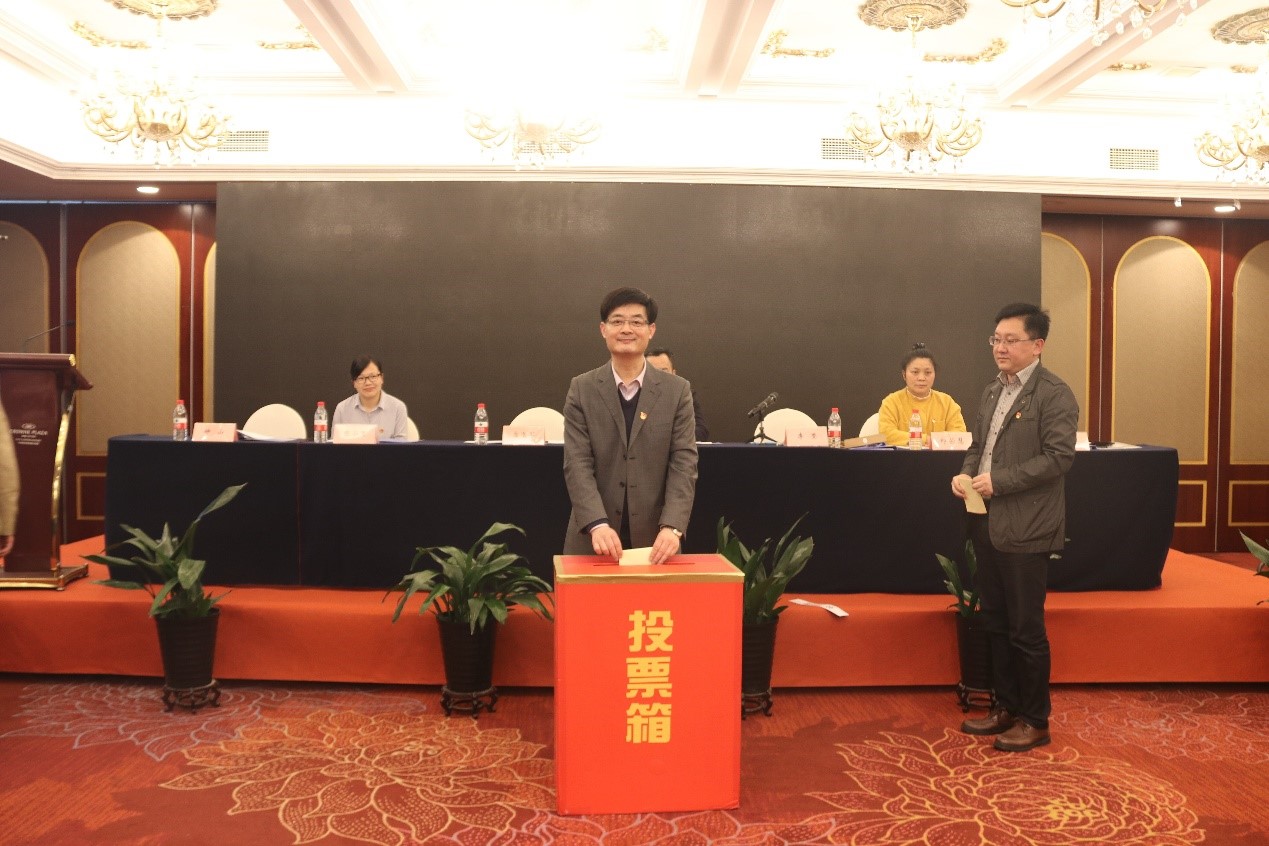 女人被躁的高潮嗷嗷叫