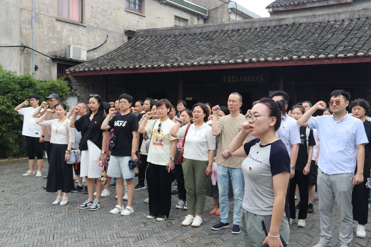 女人被躁的高潮嗷嗷叫